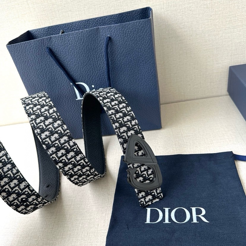 Dior Leather It Has A Thick Touch, With Clear And Distinct Printed Patterns It Is A Fashionable And Classic Men's Belt A Designer Belt A Casual And Smooth Buckle Belt For Both Women And Men With A Width Of 3.5 Cm And With Box