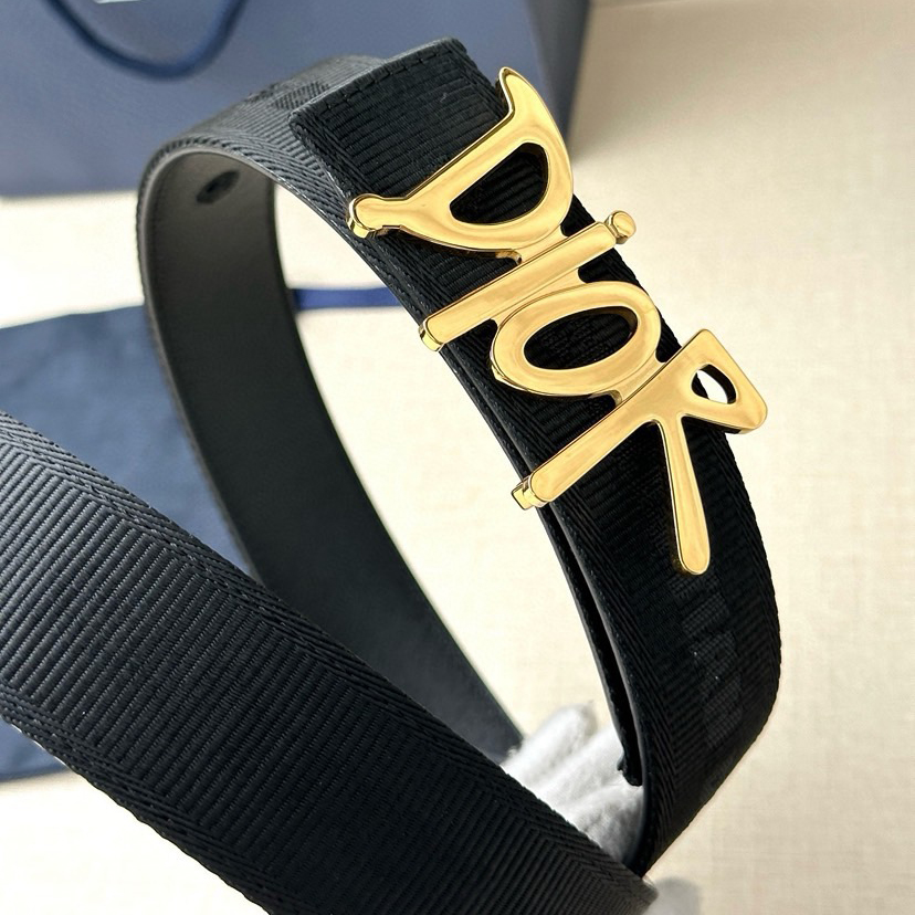 Dior Leather It Has A Thick Touch, With Clear And Distinct Printed Patterns It Is A Fashionable And Classic Men's Belt A Designer Belt A Casual And Smooth Buckle Belt For Both Women And Men With A Width Of 3.5 Cm And With Box