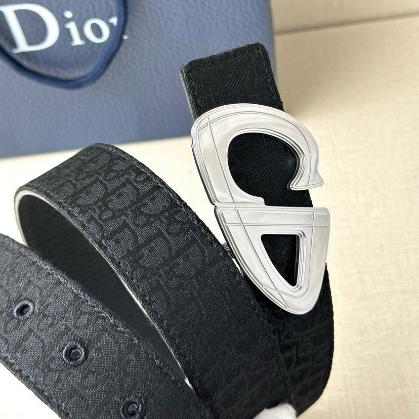 Dior Leather It Has A Thick Touch, With Clear And Distinct Printed Patterns It Is A Fashionable And Classic Men's Belt A Designer Belt A Casual And Smooth Buckle Belt For Both Women And Men With A Width Of 3.5 Cm And With Box