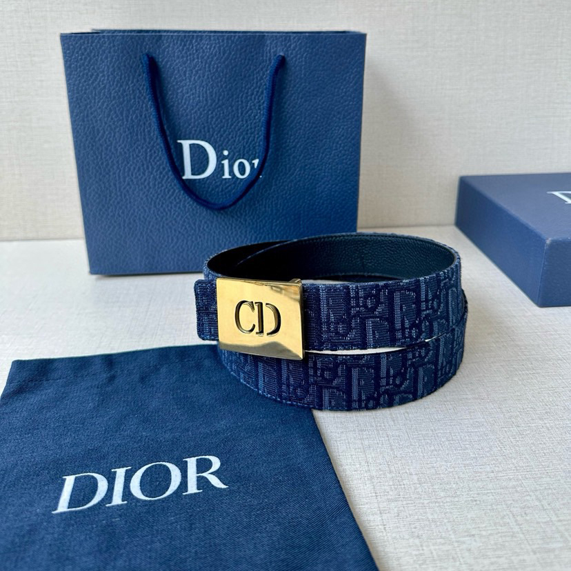 Dior Double-Sided Waistband With A Width Of 3.5cm And A Double-Sided Design Featuring Navy Blue Oblique Printed Fabric On One Side And Black Grain Leather On The Other Side Can Be Paired With Various 35mm Waistband Buckles Fashionable And Versatile