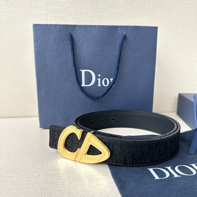 Dior Leather It Has A Thick Touch, With Clear And Distinct Printed Patterns It Is A Fashionable And Classic Men's Belt A Designer Belt A Casual And Smooth Buckle Belt For Both Women And Men With A Width Of 3.5 Cm And With Box