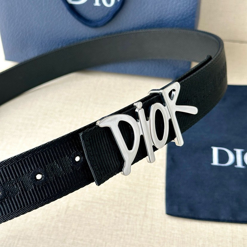 Dior Leather It Has A Thick Touch, With Clear And Distinct Printed Patterns It Is A Fashionable And Classic Men's Belt A Designer Belt A Casual And Smooth Buckle Belt For Both Women And Men With A Width Of 3.5 Cm And With Box