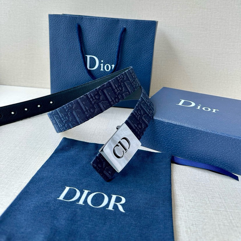 Dior Double-Sided Waistband With A Width Of 3.5cm And A Double-Sided Design Featuring Navy Blue Oblique Printed Fabric On One Side And Black Grain Leather On The Other Side Can Be Paired With Various 35mm Waistband Buckles Fashionable And Versatile