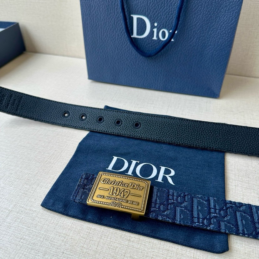 Dior Double-Sided Waistband With A Width Of 3.5cm And A Double-Sided Design Featuring Navy Blue Oblique Printed Fabric On One Side And Black Grain Leather On The Other Side Can Be Paired With Various 35mm Waistband Buckles Fashionable And Versatile