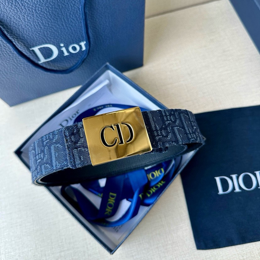 Dior Double-Sided Waistband With A Width Of 3.5cm And A Double-Sided Design Featuring Navy Blue Oblique Printed Fabric On One Side And Black Grain Leather On The Other Side Can Be Paired With Various 35mm Waistband Buckles Fashionable And Versatile