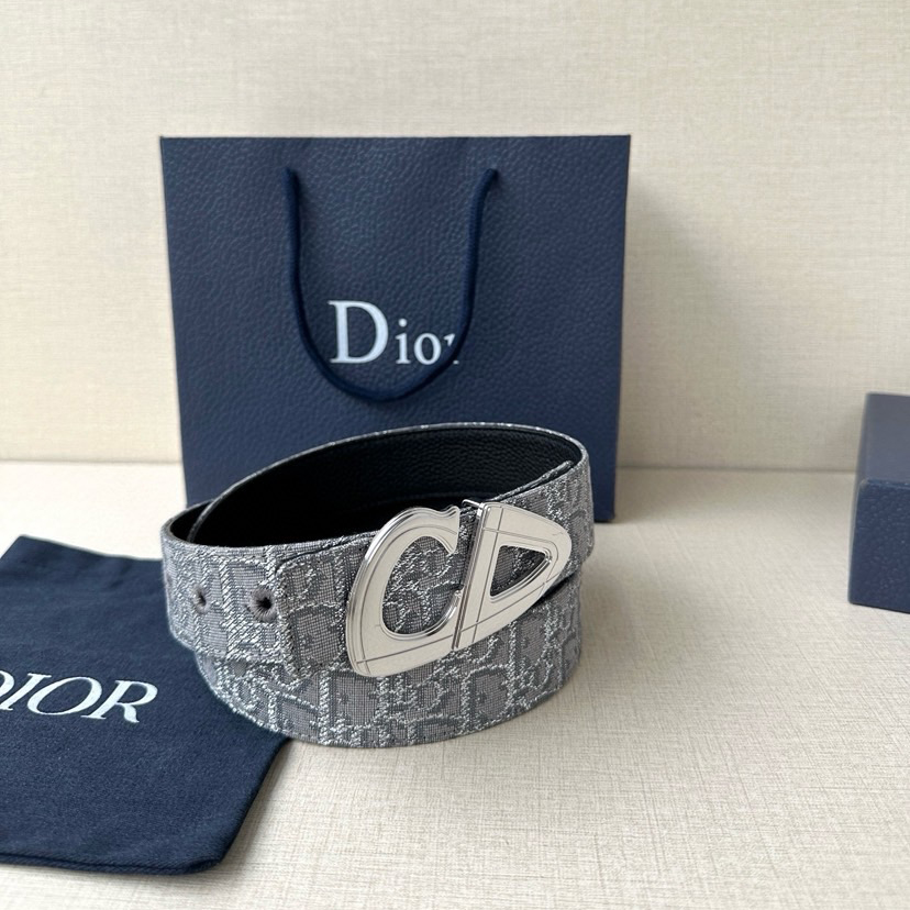 Dior Leather It Has A Thick Touch, With Clear And Distinct Printed Patterns It Is A Fashionable And Classic Men's Belt A Designer Belt A Casual And Smooth Buckle Belt For Both Women And Men With A Width Of 3.5 Cm And With Box