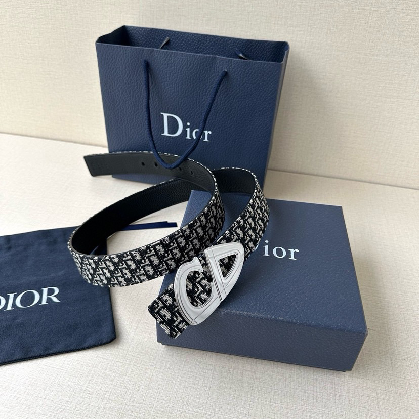 Dior Leather It Has A Thick Touch, With Clear And Distinct Printed Patterns It Is A Fashionable And Classic Men's Belt A Designer Belt A Casual And Smooth Buckle Belt For Both Women And Men With A Width Of 3.5 Cm And With Box