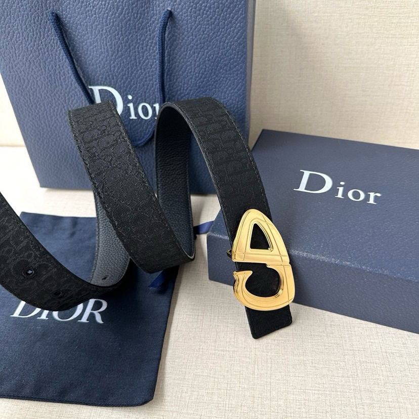 Dior Leather It Has A Thick Touch, With Clear And Distinct Printed Patterns It Is A Fashionable And Classic Men's Belt A Designer Belt A Casual And Smooth Buckle Belt For Both Women And Men With A Width Of 3.5 Cm And With Box