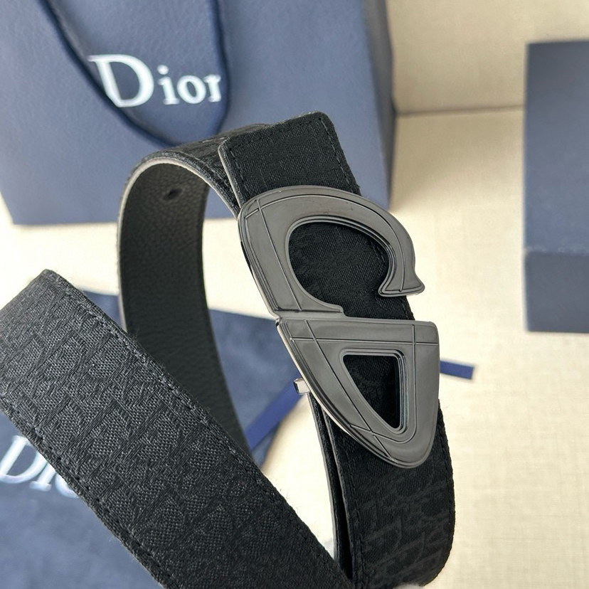 Dior Leather It Has A Thick Touch, With Clear And Distinct Printed Patterns It Is A Fashionable And Classic Men's Belt A Designer Belt A Casual And Smooth Buckle Belt For Both Women And Men With A Width Of 3.5 Cm And With Box