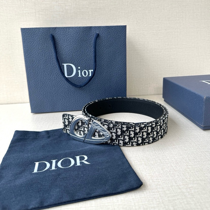 Dior Leather It Has A Thick Touch, With Clear And Distinct Printed Patterns It Is A Fashionable And Classic Men's Belt A Designer Belt A Casual And Smooth Buckle Belt For Both Women And Men With A Width Of 3.5 Cm And With Box