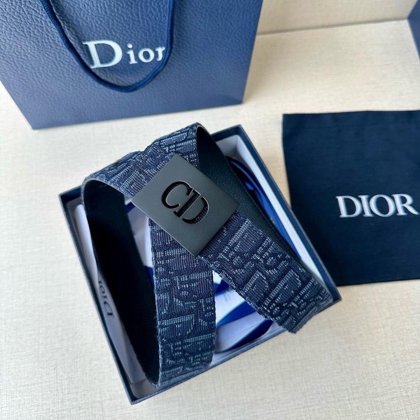 Dior Double-Sided Waistband With A Width Of 3.5cm And A Double-Sided Design Featuring Navy Blue Oblique Printed Fabric On One Side And Black Grain Leather On The Other Side Can Be Paired With Various 35mm Waistband Buckles Fashionable And Versatile