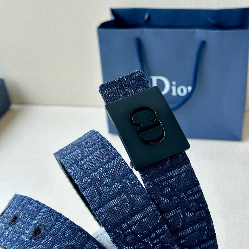 Dior Double-Sided Waistband With A Width Of 3.5cm And A Double-Sided Design Featuring Navy Blue Oblique Printed Fabric On One Side And Black Grain Leather On The Other Side Can Be Paired With Various 35mm Waistband Buckles Fashionable And Versatile