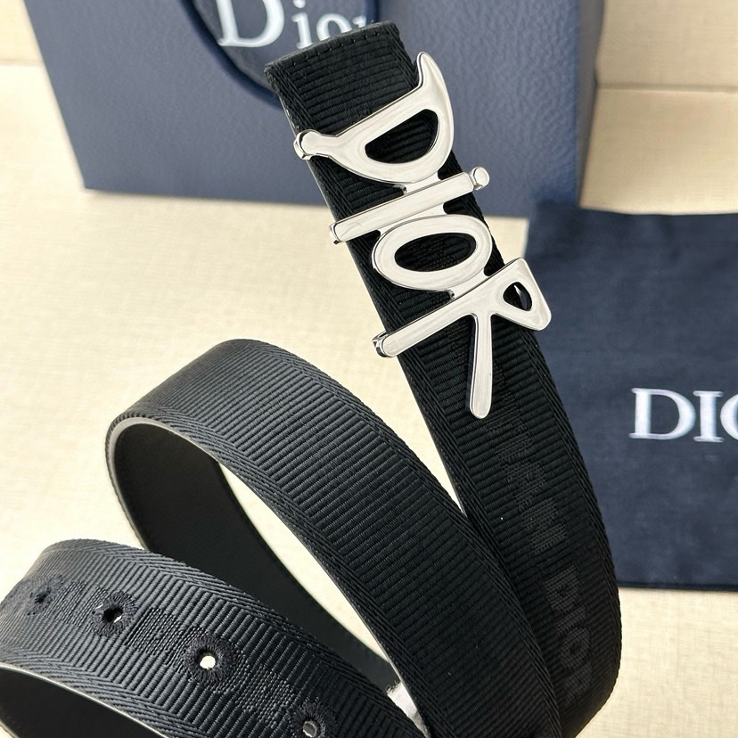 Dior Leather It Has A Thick Touch, With Clear And Distinct Printed Patterns It Is A Fashionable And Classic Men's Belt A Designer Belt A Casual And Smooth Buckle Belt For Both Women And Men With A Width Of 3.5 Cm And With Box