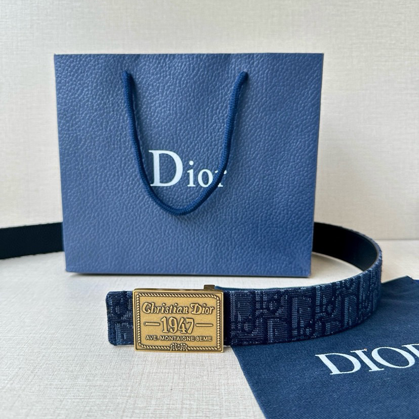 Dior Double-Sided Waistband With A Width Of 3.5cm And A Double-Sided Design Featuring Navy Blue Oblique Printed Fabric On One Side And Black Grain Leather On The Other Side Can Be Paired With Various 35mm Waistband Buckles Fashionable And Versatile