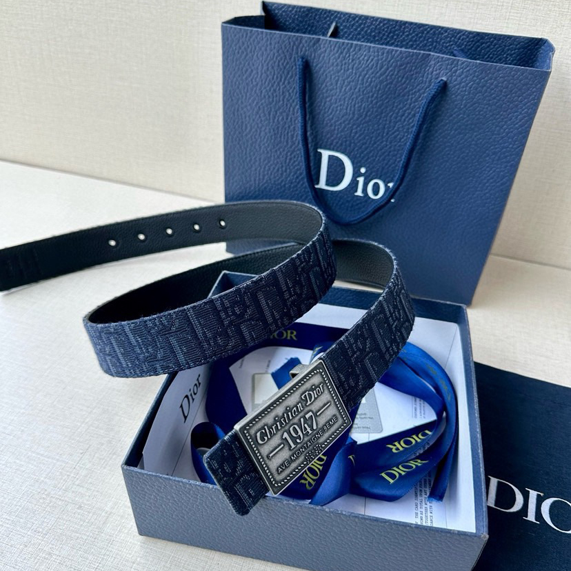 Dior Double-Sided Waistband With A Width Of 3.5cm And A Double-Sided Design Featuring Navy Blue Oblique Printed Fabric On One Side And Black Grain Leather On The Other Side Can Be Paired With Various 35mm Waistband Buckles Fashionable And Versatile