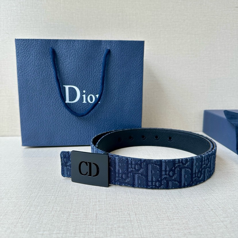 Dior Double-Sided Waistband With A Width Of 3.5cm And A Double-Sided Design Featuring Navy Blue Oblique Printed Fabric On One Side And Black Grain Leather On The Other Side Can Be Paired With Various 35mm Waistband Buckles Fashionable And Versatile