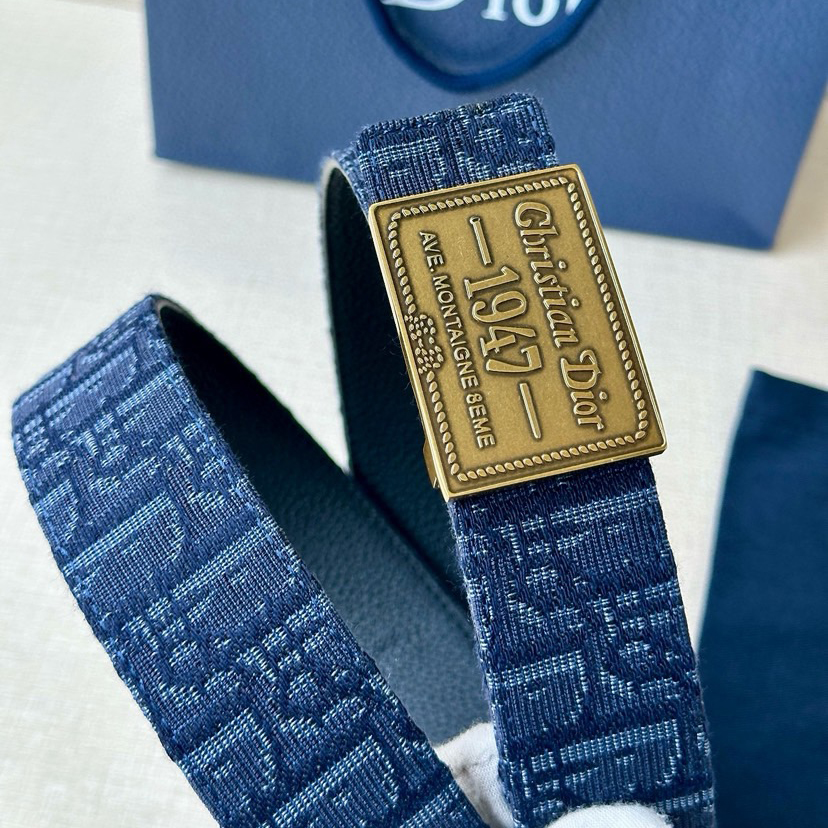 Dior Double-Sided Waistband With A Width Of 3.5cm And A Double-Sided Design Featuring Navy Blue Oblique Printed Fabric On One Side And Black Grain Leather On The Other Side Can Be Paired With Various 35mm Waistband Buckles Fashionable And Versatile