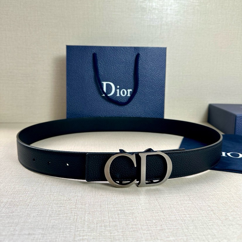 Dior Double-Sided Waistband Is Meticulously Crafted From Grain Leather On Both Sides With One Side In Black And The Other Side Available In Multiple Colors It Can Be Paired With Various 35mm Stainless Steel Belt Buckles For