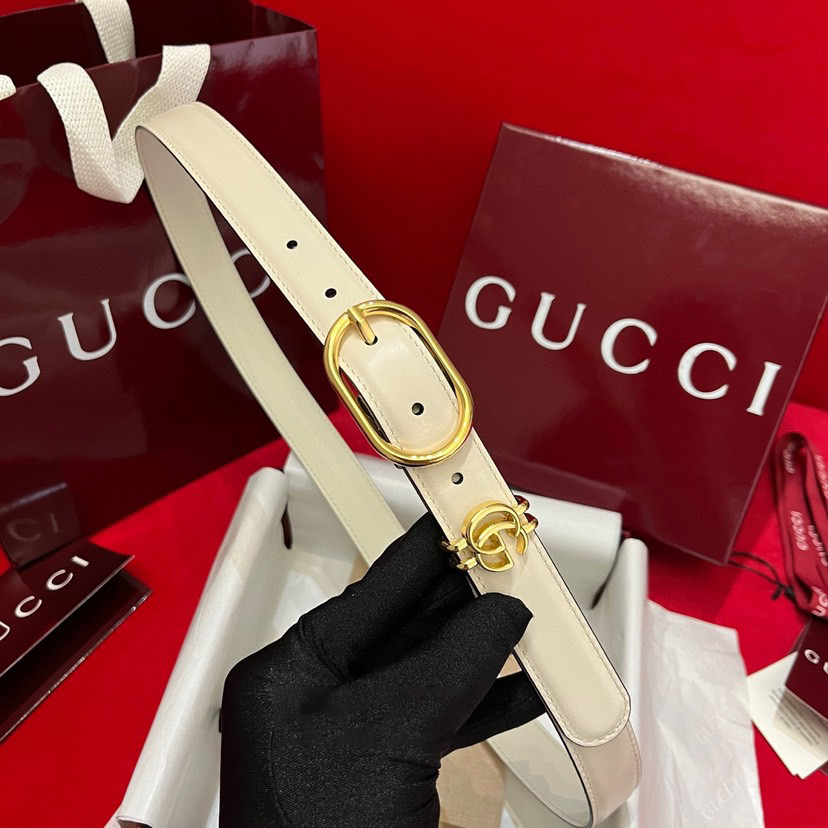 Gucci Women's Circular Needle Buckle Belt Width 2.5cm Craftsmanship Incorporates Various Styles Cleverly Integrating Functionality And Fashion Cleverly Incorporating Circular Interlocking Double G Belt Loop