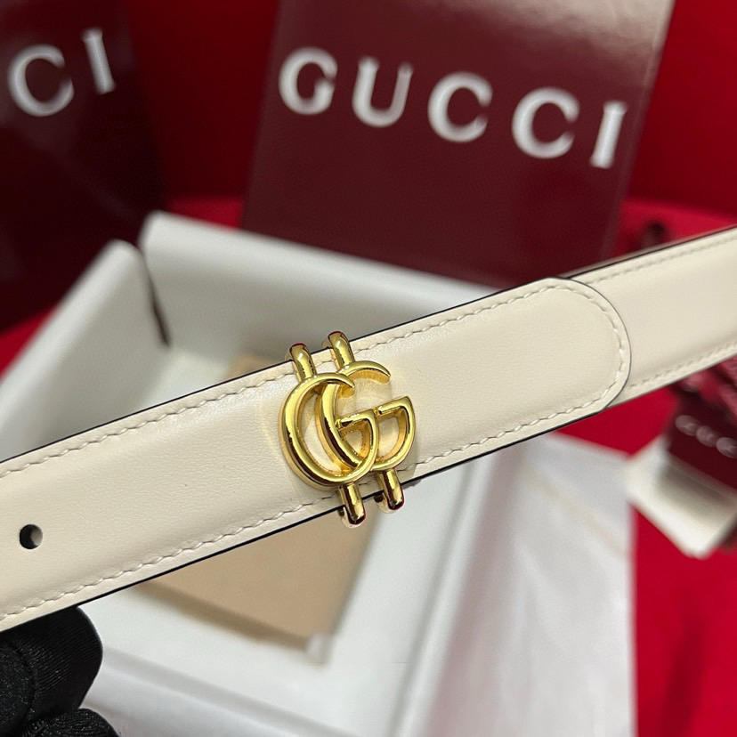 Gucci Women's Circular Needle Buckle Belt Width 2.5cm Craftsmanship Incorporates Various Styles Cleverly Integrating Functionality And Fashion Cleverly Incorporating Circular Interlocking Double G Belt Loop
