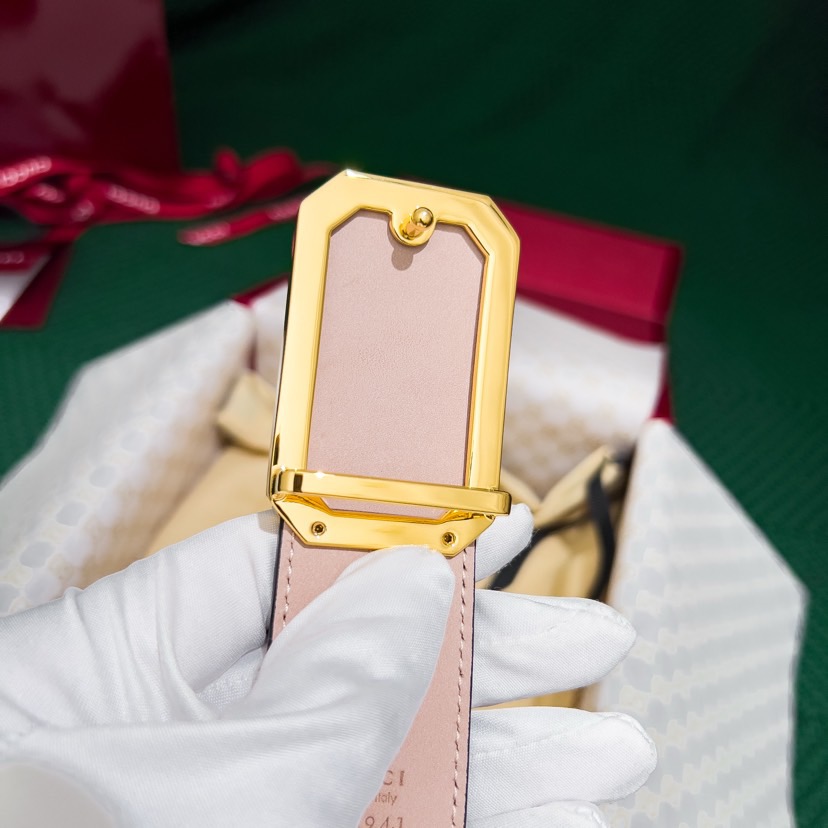 Gucci Leather It Has A Thick Touch With Clear And Distinct KnurlingPatterns It Is A Fashionable And Classic Men's Belt A Designer Belt A Casual And Smooth Buckle Belt For Both Women And Men With A Width Of 3.5 Cm And With Box