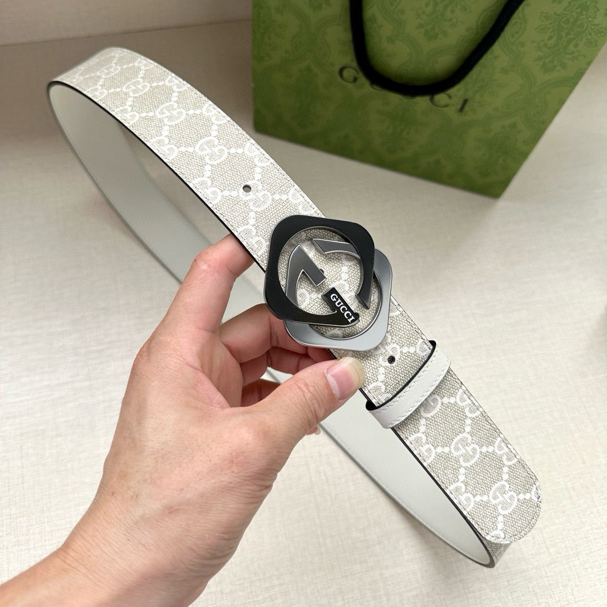 Gucci Women's Belt Classic Double G Double G Logo Women's Wide Leather Belt Made Of Beige And White Gsueme Canvas Width 3.8cm