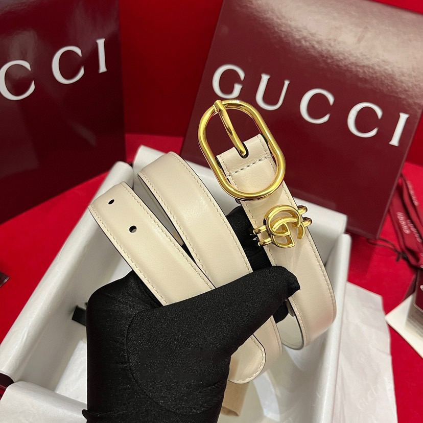 Gucci Women's Circular Needle Buckle Belt Width 2.5cm Craftsmanship Incorporates Various Styles Cleverly Integrating Functionality And Fashion Cleverly Incorporating Circular Interlocking Double G Belt Loop