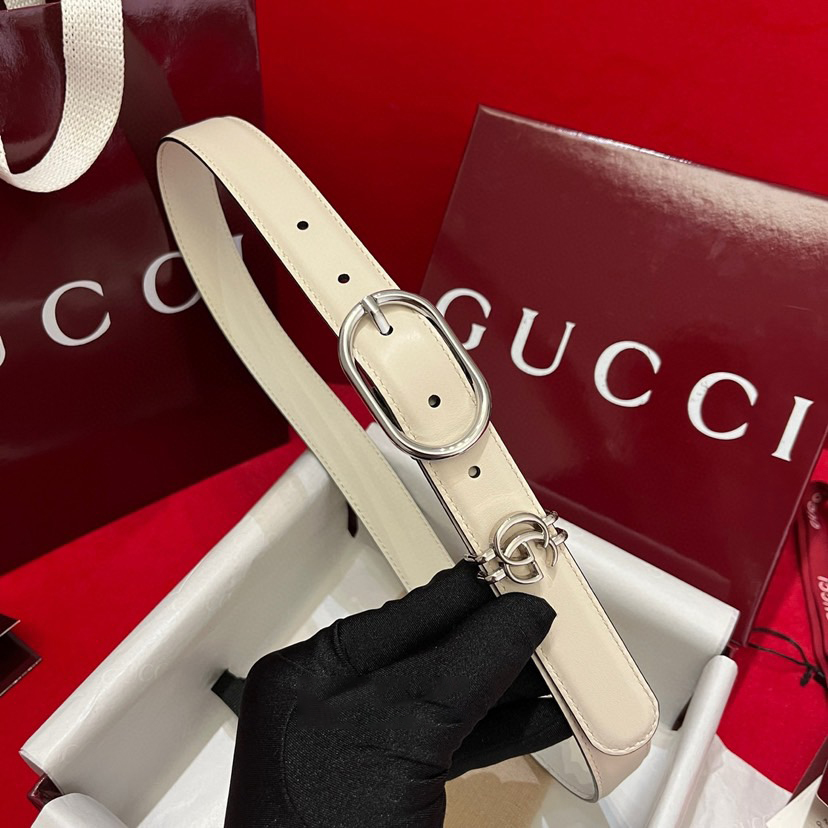 Gucci Women's Circular Needle Buckle Belt Width 2.5cm Craftsmanship Incorporates Various Styles Cleverly Integrating Functionality And Fashion Cleverly Incorporating Circular Interlocking Double G Belt Loop