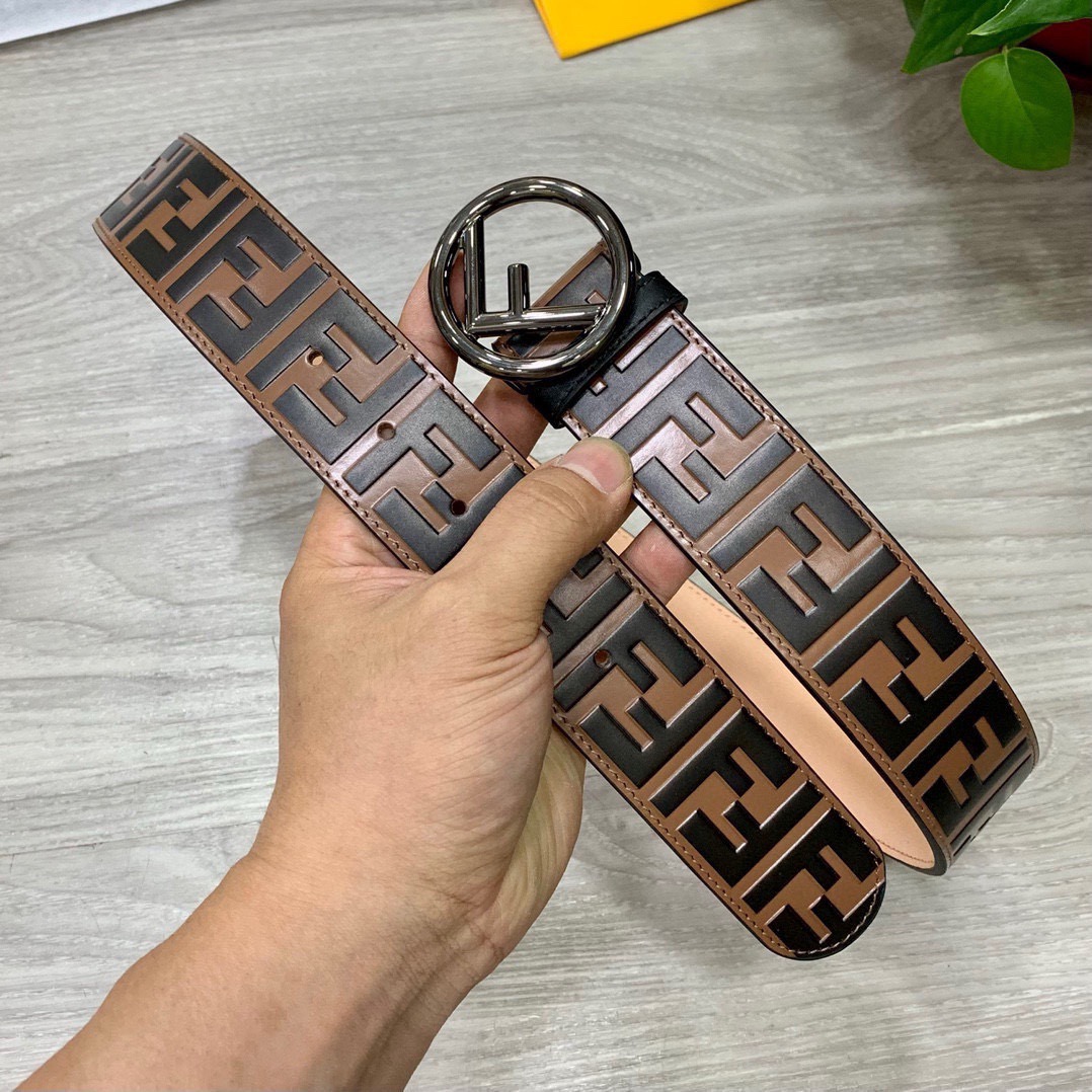 FENDI Leather It Has A Thick Touch With Clear And Distinct Printing Patterns It Is A Fashionable And Classic Men's Belt A Designer Belt A Casual And Smooth Buckle Belt For Both Women And Men With A Width Of 4.0 Cm And With Box
