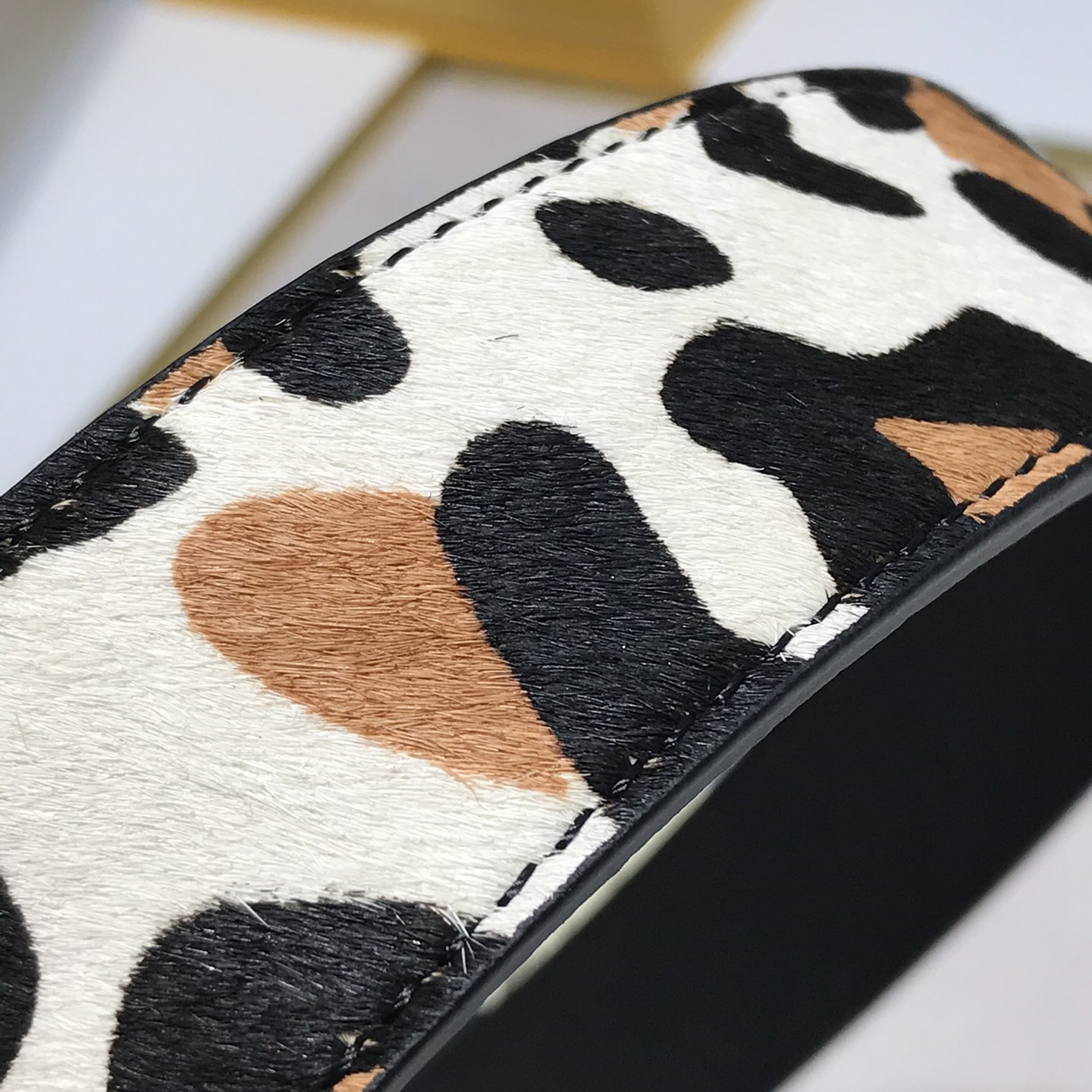 FENDI Designer Belt Men Belts Women's Brand Belt FF Is A Casual And Smooth Belt With Rivets And Three-Dimensional F-Buckles Made Of Wool Leather And Animal Print Patterns Suitable For Both Men And Women It Is 4.0 Centimeters Wide And Comes With A Box