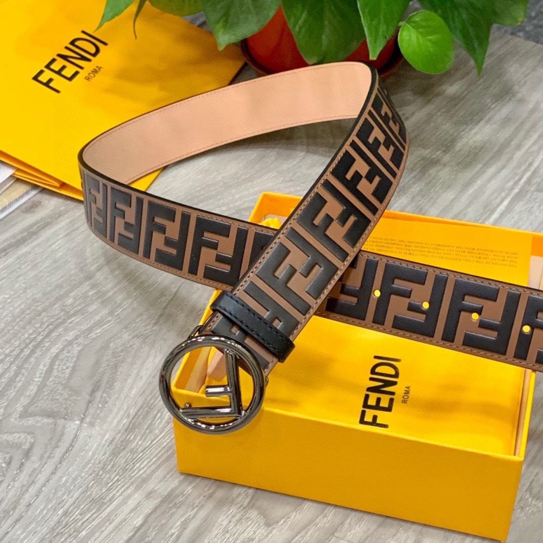 FENDI Leather It Has A Thick Touch With Clear And Distinct Printing Patterns It Is A Fashionable And Classic Men's Belt A Designer Belt A Casual And Smooth Buckle Belt For Both Women And Men With A Width Of 4.0 Cm And With Box