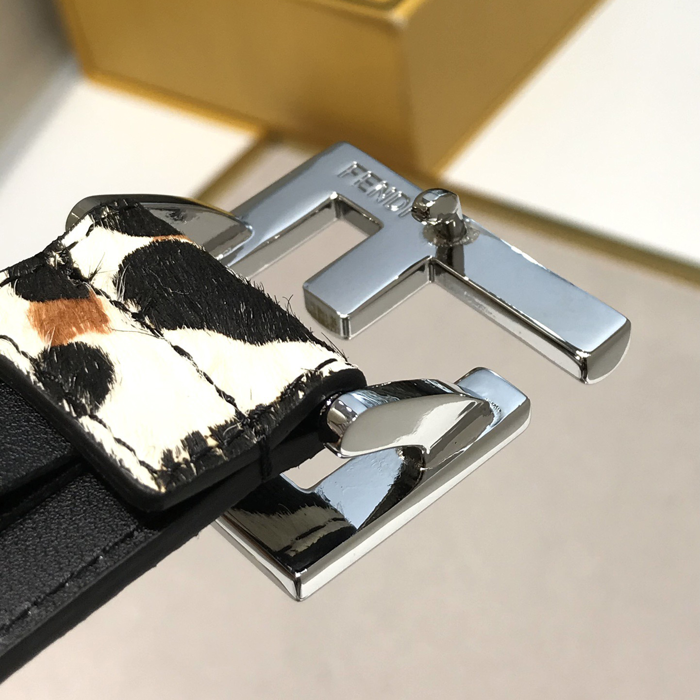 FENDI Designer Belt Men Belts Women's Brand Belt FF Is A Casual And Smooth Belt With Rivets And Three-Dimensional F-Buckles Made Of Wool Leather And Animal Print Patterns Suitable For Both Men And Women It Is 4.0 Centimeters Wide And Comes With A Box