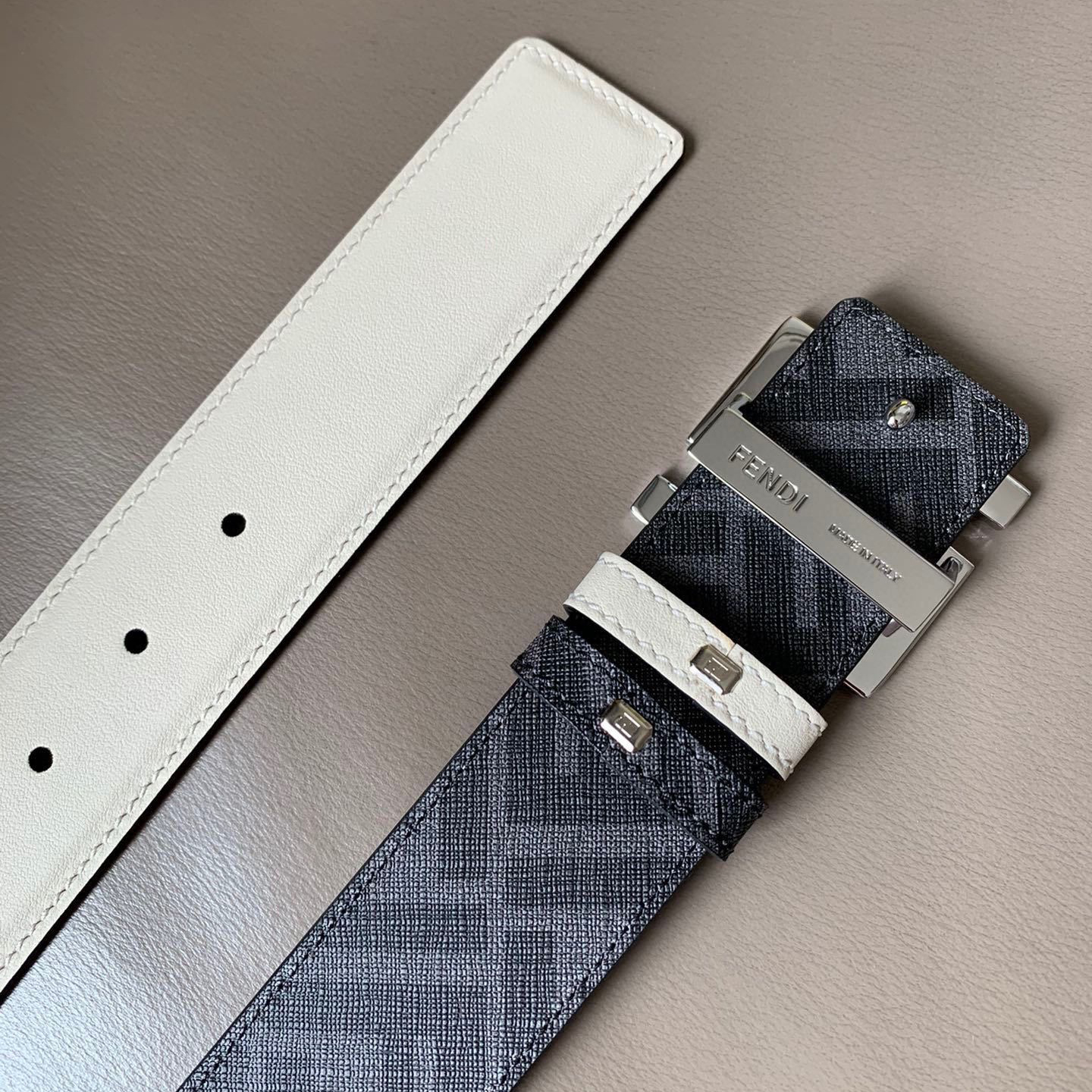 FENDI Unisex Casual Waist Belt Width 4.0cm With White Grain Cowhide Material On Both Sides Fabric Lining With Black And Gray Ff Patterns On The Back Silver Finish FF Metal Buckle