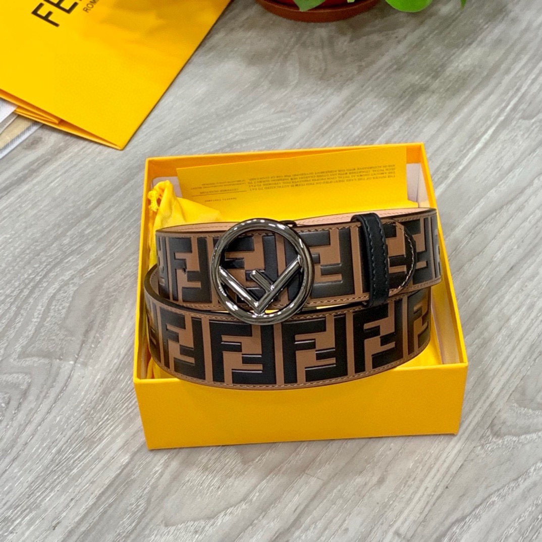 FENDI Leather It Has A Thick Touch With Clear And Distinct Printing Patterns It Is A Fashionable And Classic Men's Belt A Designer Belt A Casual And Smooth Buckle Belt For Both Women And Men With A Width Of 4.0 Cm And With Box