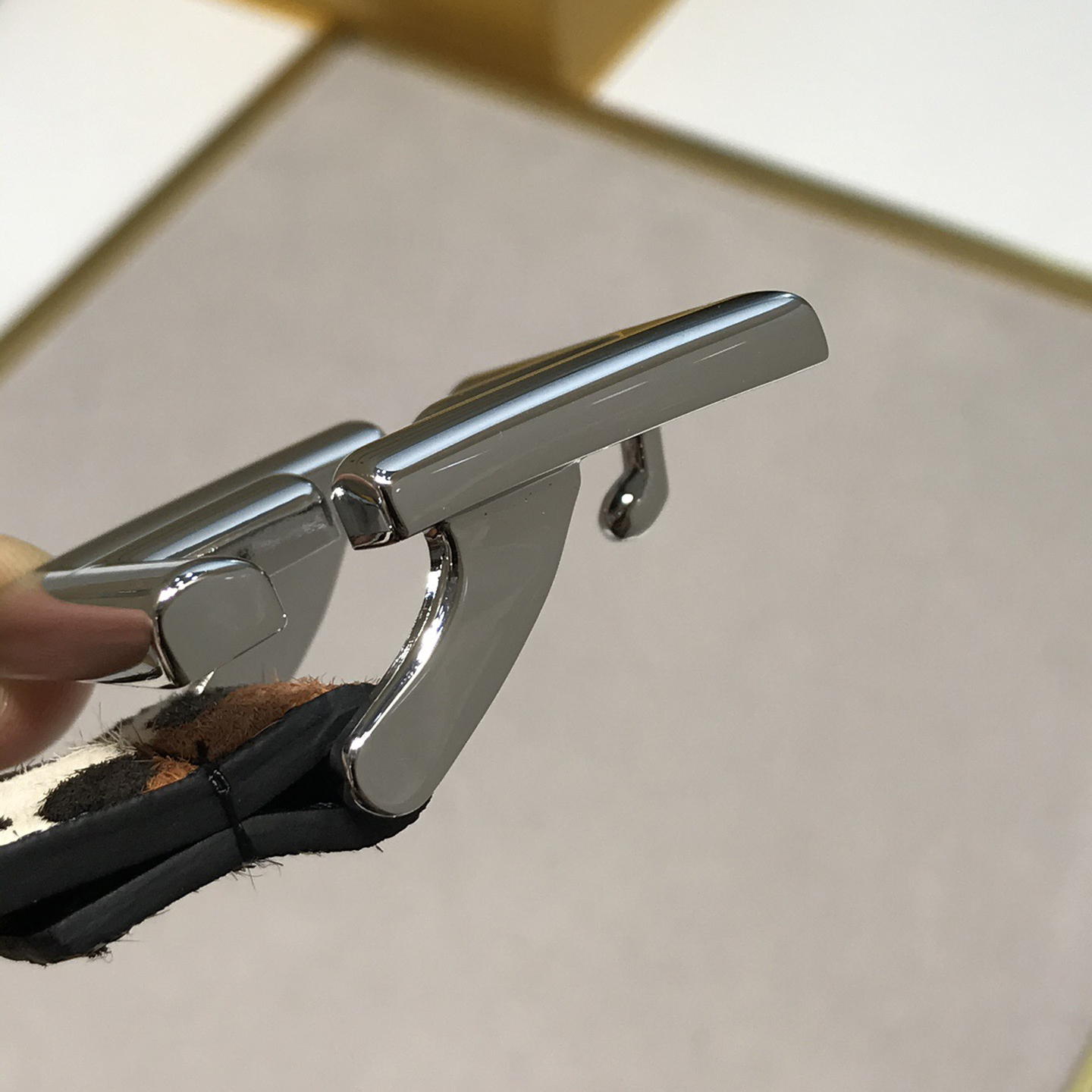 FENDI Designer Belt Men Belts Women's Brand Belt FF Is A Casual And Smooth Belt With Rivets And Three-Dimensional F-Buckles Made Of Wool Leather And Animal Print Patterns Suitable For Both Men And Women It Is 4.0 Centimeters Wide And Comes With A Box