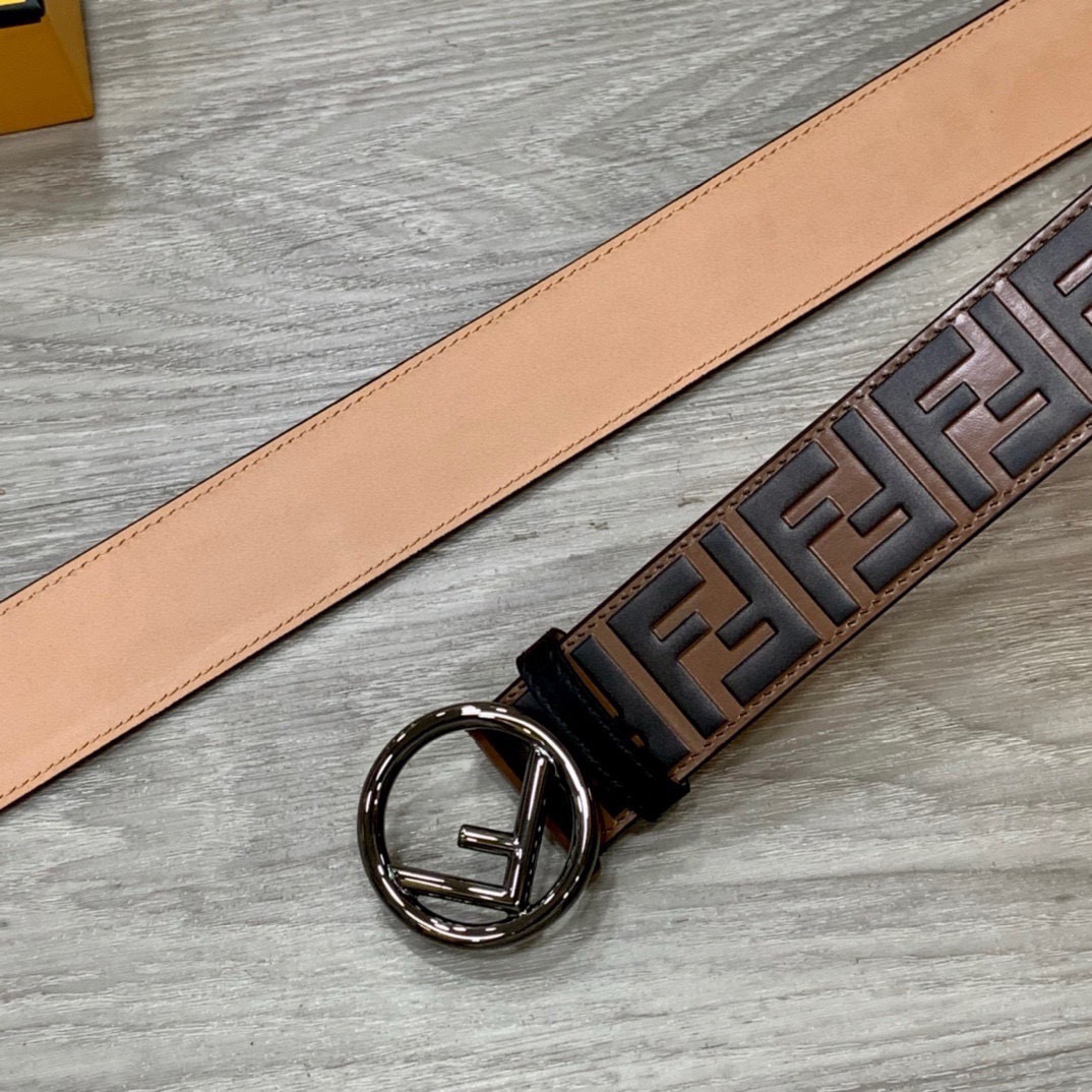 FENDI Leather It Has A Thick Touch With Clear And Distinct Printing Patterns It Is A Fashionable And Classic Men's Belt A Designer Belt A Casual And Smooth Buckle Belt For Both Women And Men With A Width Of 4.0 Cm And With Box