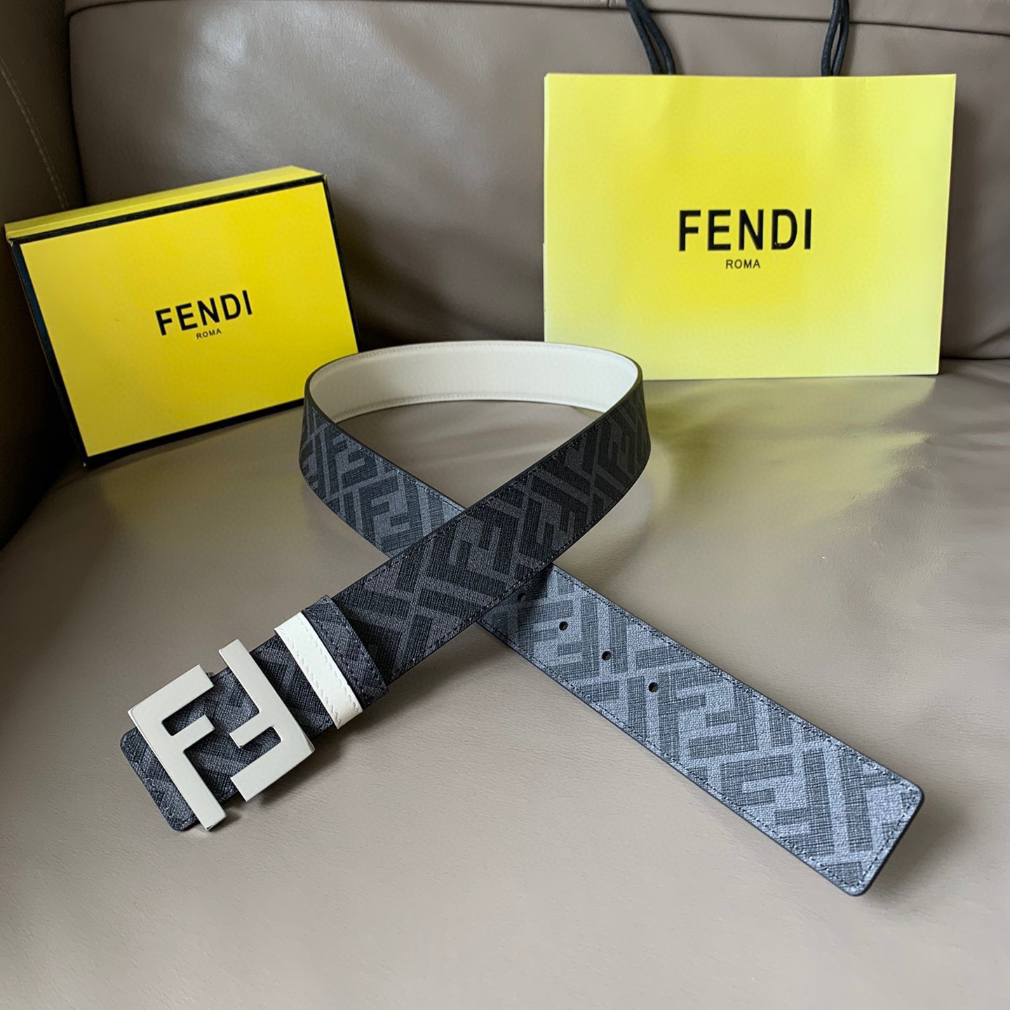 FENDI Unisex Casual Waist Belt Width 4.0cm With White Grain Cowhide Material On Both Sides Fabric Lining With Black And Gray Ff Patterns On The Back Silver Finish FF Metal Buckle