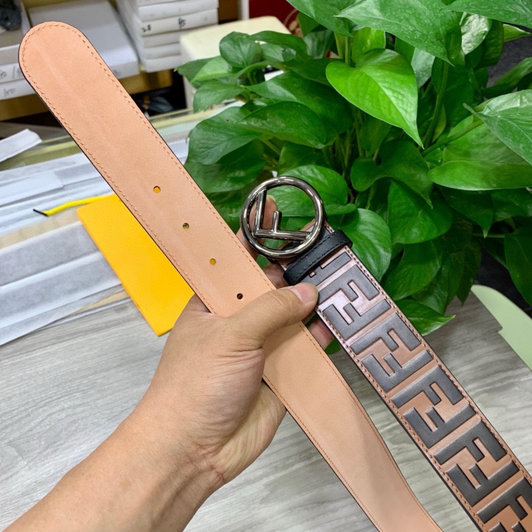 FENDI Leather It Has A Thick Touch With Clear And Distinct Printing Patterns It Is A Fashionable And Classic Men's Belt A Designer Belt A Casual And Smooth Buckle Belt For Both Women And Men With A Width Of 4.0 Cm And With Box