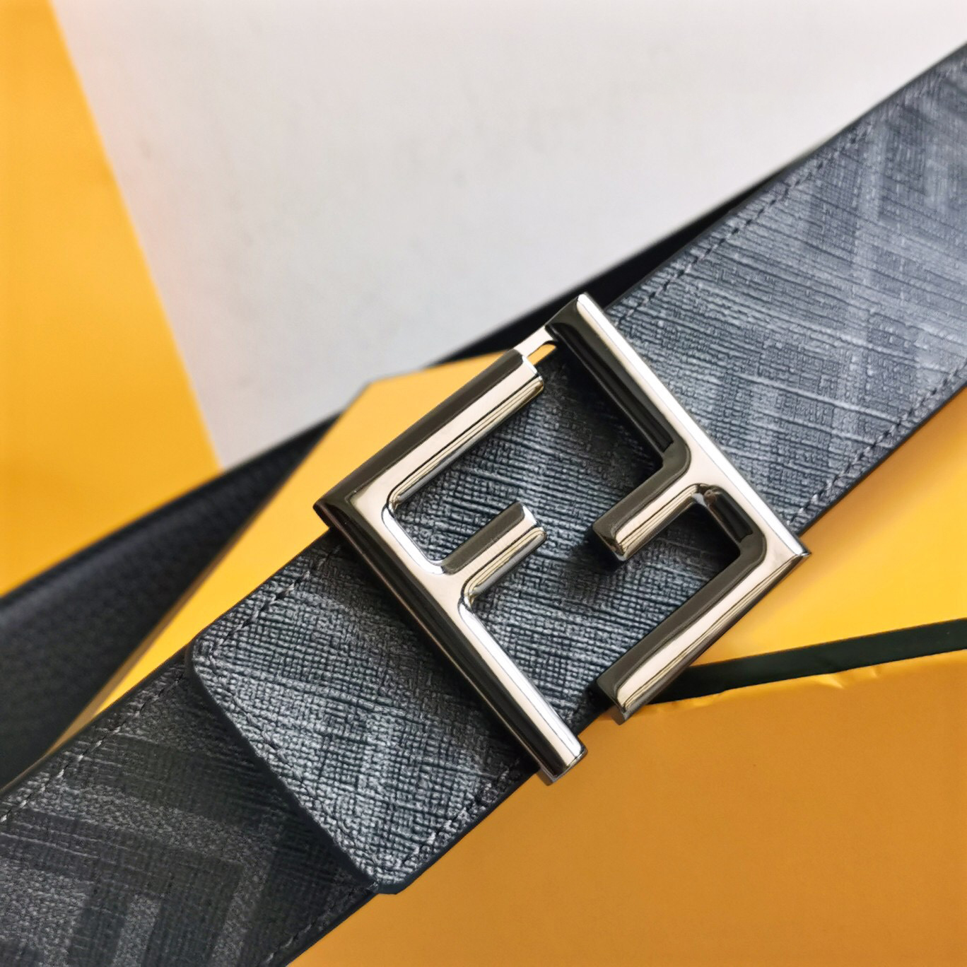 FENDI Leather It Has A Thick Touch With Clear And Distinct Printing Patterns It Is A Fashionable And Classic Men's Belt A Designer Belt A Casual And Smooth Buckle Belt For Both Women And Men With A Width Of 4.0 Cm And With Box