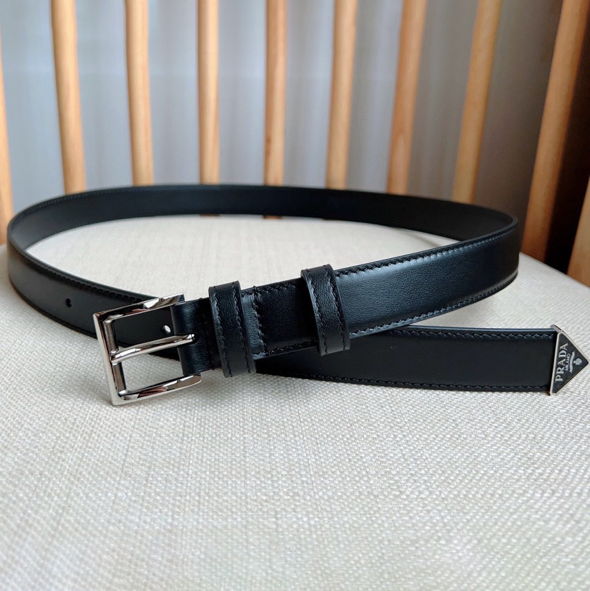 Prada Belts For Women Designer Belt Exudes A Simple Yet Exquisite Elegance The Enamel Coated Metal Triangle Logo At The Tip Showcases Its Iconic Design And Is An Ideal Accessory For Ada's Women's Ready To Wear Collection Measuring 2.5cm In Width