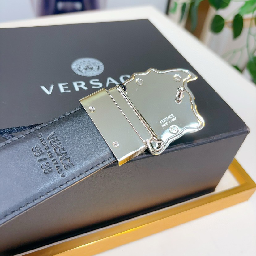 Versace Leather It Has A Thick Touch With Clear And Distinct Printing Patterns It Is A Fashionable And Classic Men's Belt A Designer Belt A Casual And Smooth Buckle Belt For Both Women And Men With A Width Of 4.0 Cm And With Box