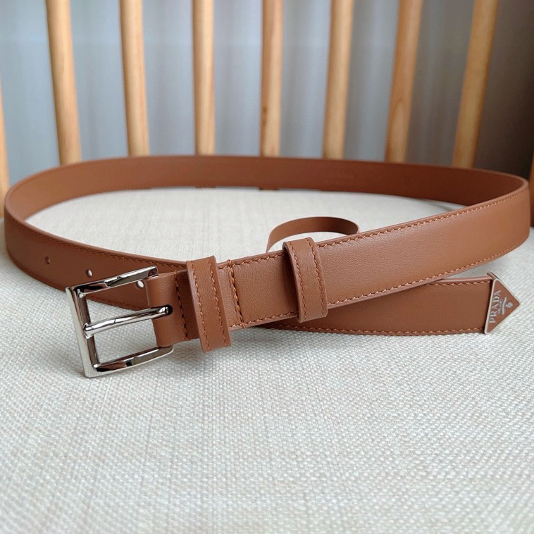 Prada Belts For Women Designer Belt Exudes A Simple Yet Exquisite Elegance The Enamel Coated Metal Triangle Logo At The Tip Showcases Its Iconic Design And Is An Ideal Accessory For Ada's Women's Ready To Wear Collection Measuring 2.5cm In Width