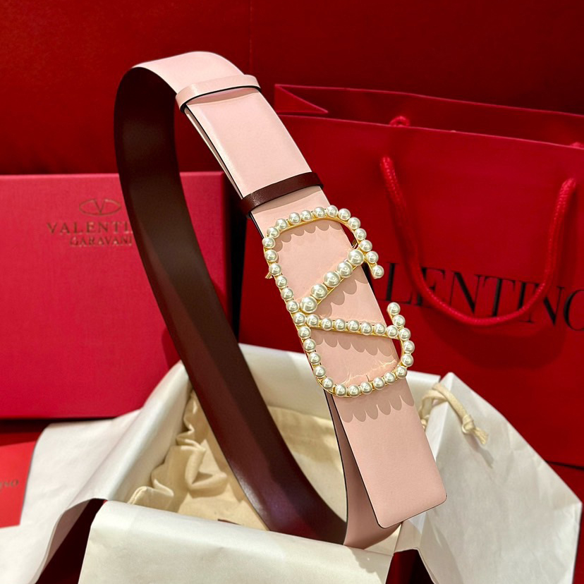 Valentino Belts For Women Designer Belt Features A High Waistline Design That Perfectly Accentuates A Slim Figure Paired With A V-Head Waistband It Exudes A Stylish And Exquisite Vibe While The Woven Straps Showcase A Refined Texture