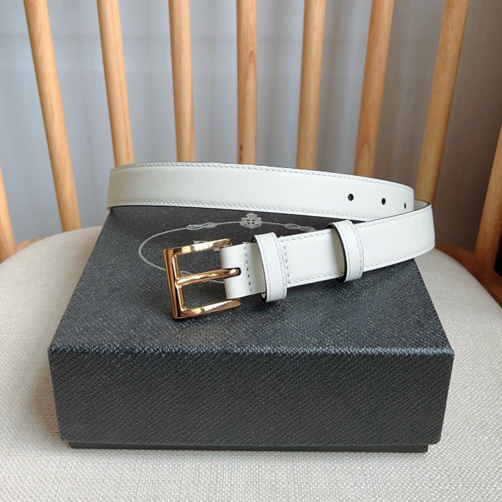Prada Belts For Women Designer Belt Exudes A Simple Yet Exquisite Elegance The Enamel Coated Metal Triangle Logo At The Tip Showcases Its Iconic Design And Is An Ideal Accessory For Ada's Women's Ready To Wear Collection Measuring 2.5cm In Width