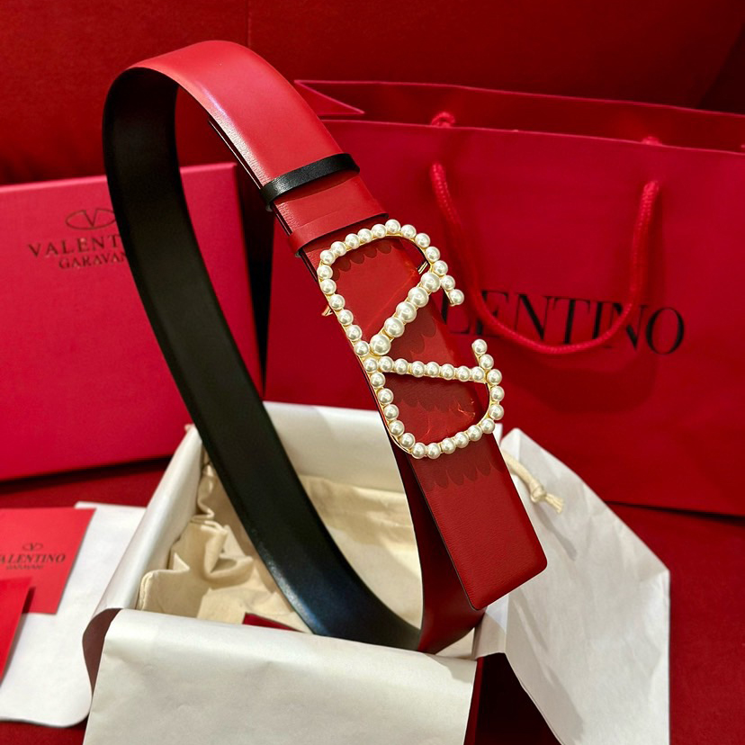 Valentino Belts For Women Designer Belt Features A High Waistline Design That Perfectly Accentuates A Slim Figure Paired With A V-Head Waistband It Exudes A Stylish And Exquisite Vibe While The Woven Straps Showcase A Refined Texture