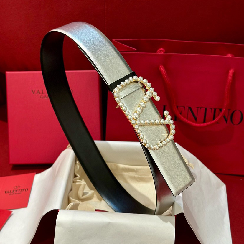 Valentino Belts For Women Designer Belt Features A High Waistline Design That Perfectly Accentuates A Slim Figure Paired With A V-Head Waistband It Exudes A Stylish And Exquisite Vibe While The Woven Straps Showcase A Refined Texture