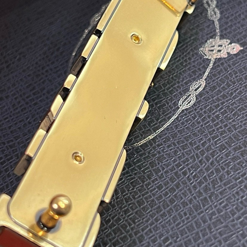 Prada Women's Brand Belt Women's High End Fashion Personalized Casual Women's Belt Saffron Imported Head Layer Cross Pattern With A Width Of 1.5cm And With Box