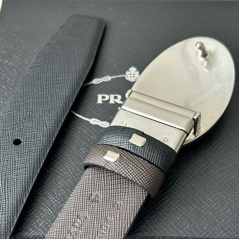 Prada Men's Business And Leisure Double Sided Belt Width 3.4cm Made Of Double Sided Saffiano Black With Coffee Head Leather Prada Logo Engraved In Elliptical Polished Steel Metal Buckle Contrasting Color Belt Loop Exquisite And Elegant