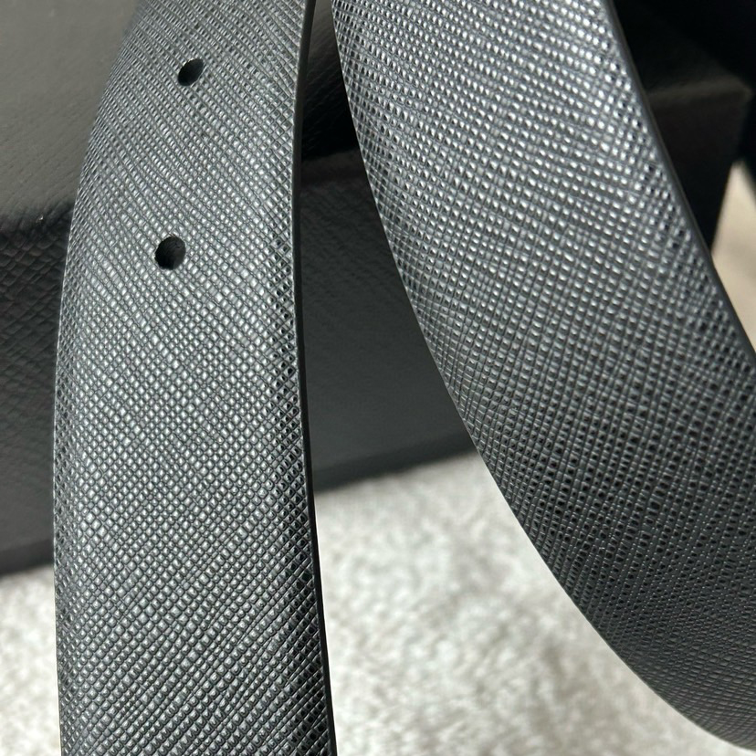 Prada Men's Business And Leisure Double Sided Belt Width 3.4cm Made Of Double Sided Saffiano Black With Coffee Head Leather Prada Logo Engraved In Elliptical Polished Steel Metal Buckle Contrasting Color Belt Loop Exquisite And Elegant
