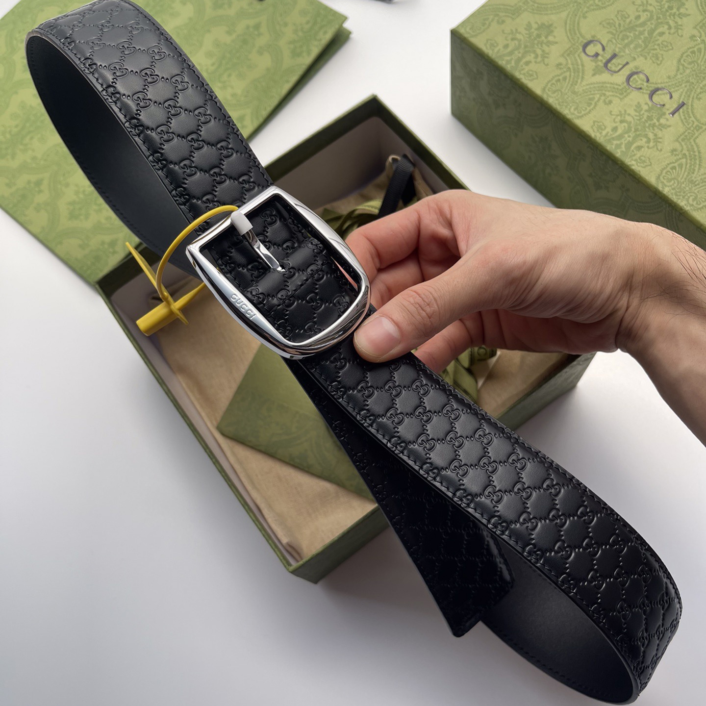 Gucci Leather It Has A Thick Touch With Clear And Distinct Printing Patterns It Is A Fashionable And Classic Men's Belt A Designer Belt A Casual And Smooth Buckle Belt For Both Women And Men With A Width Of 4.0cm And With Box